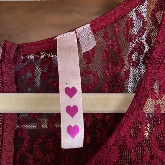 THREE HEARTS Solid Burgundy Sleeveless Lace Dress w/Flare Skirt, Sz Large, GUC. - Picture 3 of 8